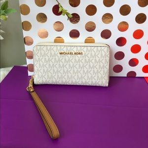 🌹Michael Kors Jet Set Travel Vanilla 🌹